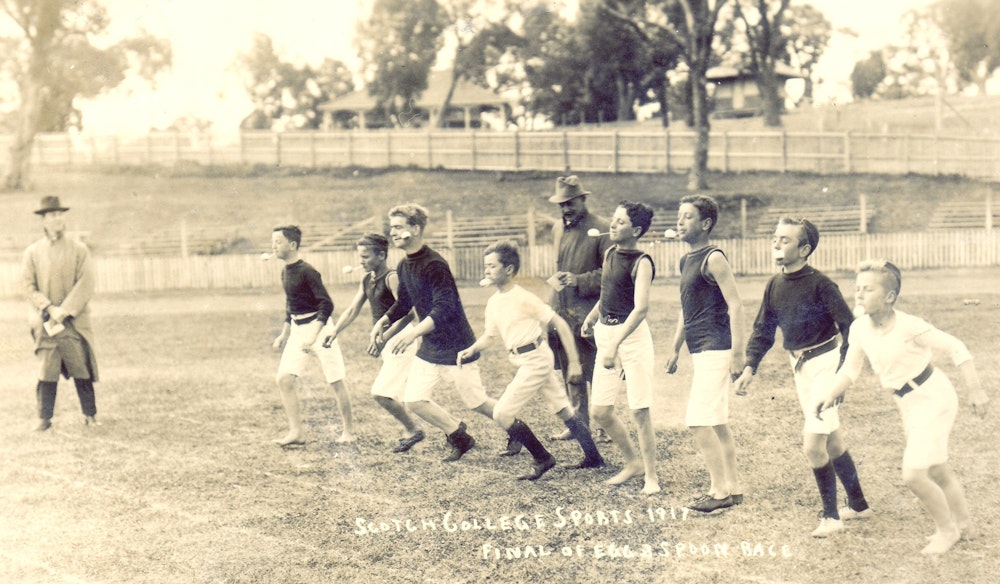 Sports Carnival running race, 1917