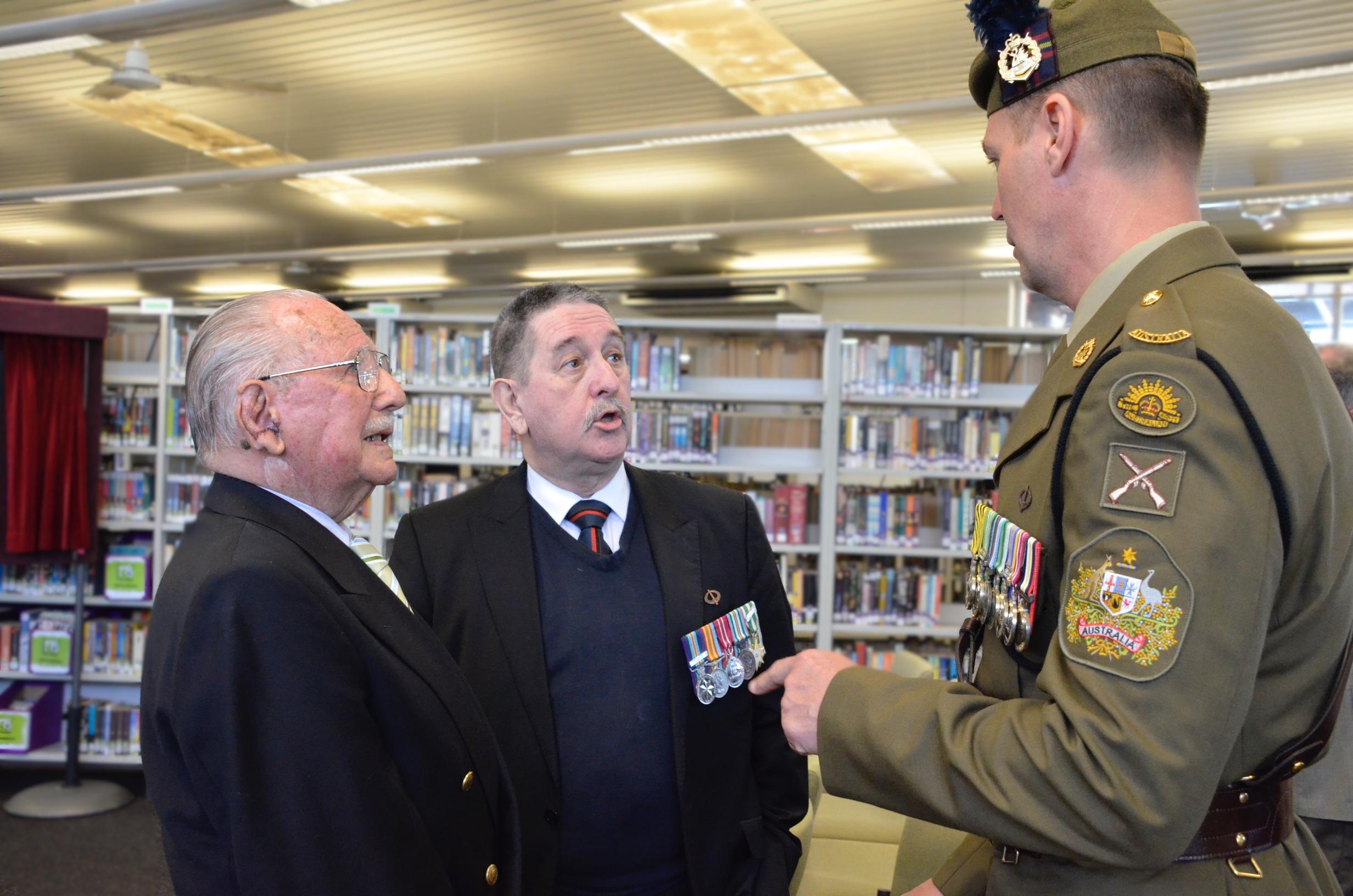 Mr Leggett (left) with Mr Ray Shaw (centre) and WO Class 1 Carl Hemberg, RSM from the 16th Battalion, Royal Western Australia Regiment. (Arthur’s Regiment )