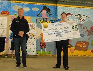 Local school learns about the black dog - Steve Andrews at Riverton Primary Campus