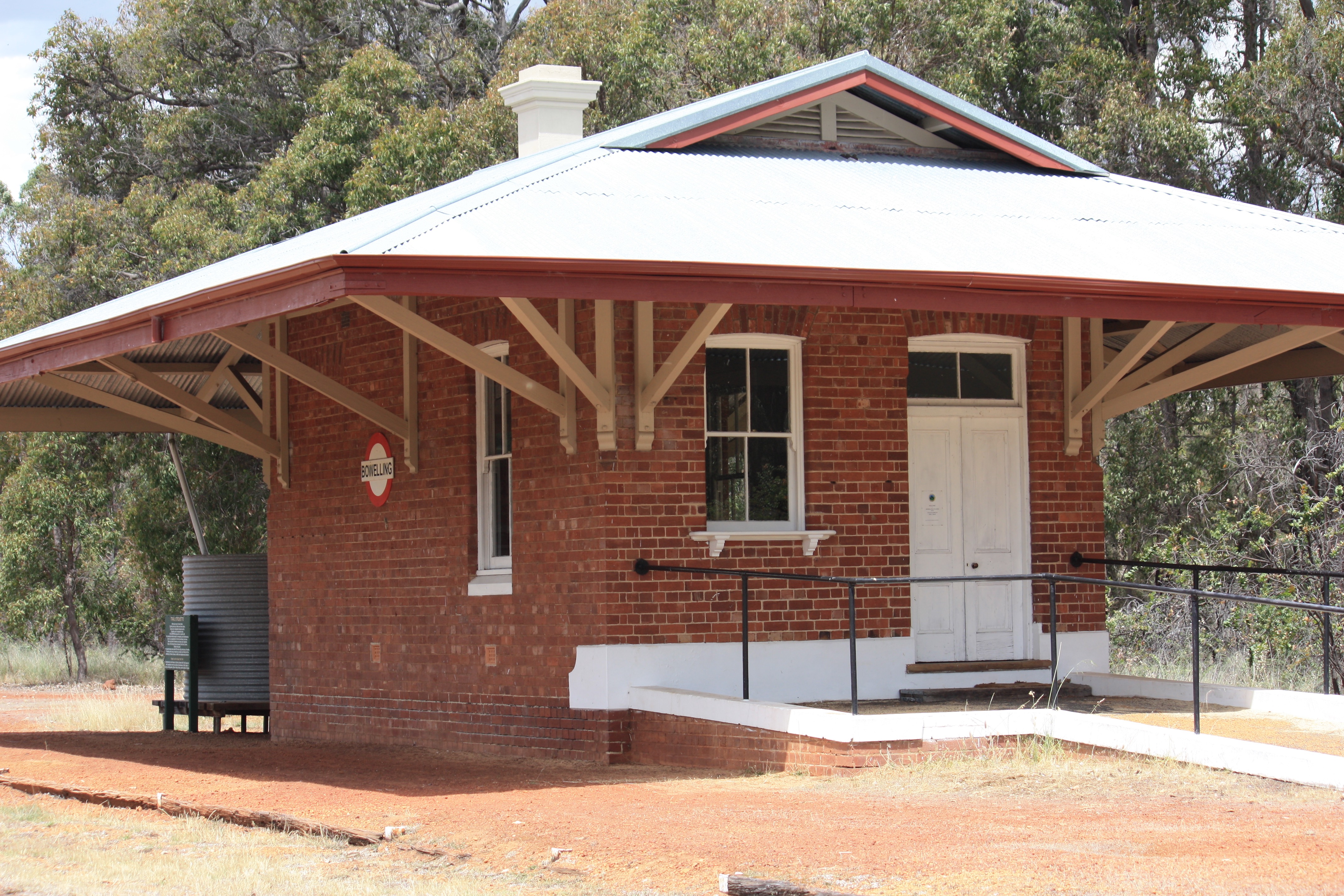 Bowelling train station