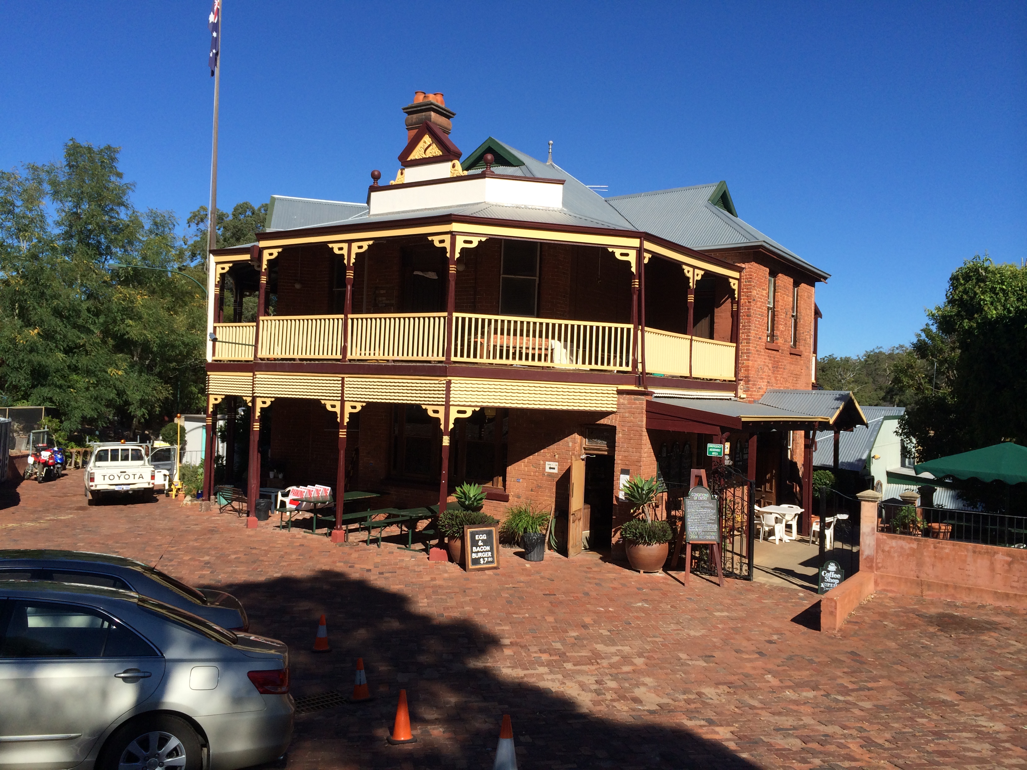 Mundaring Weir Hotel