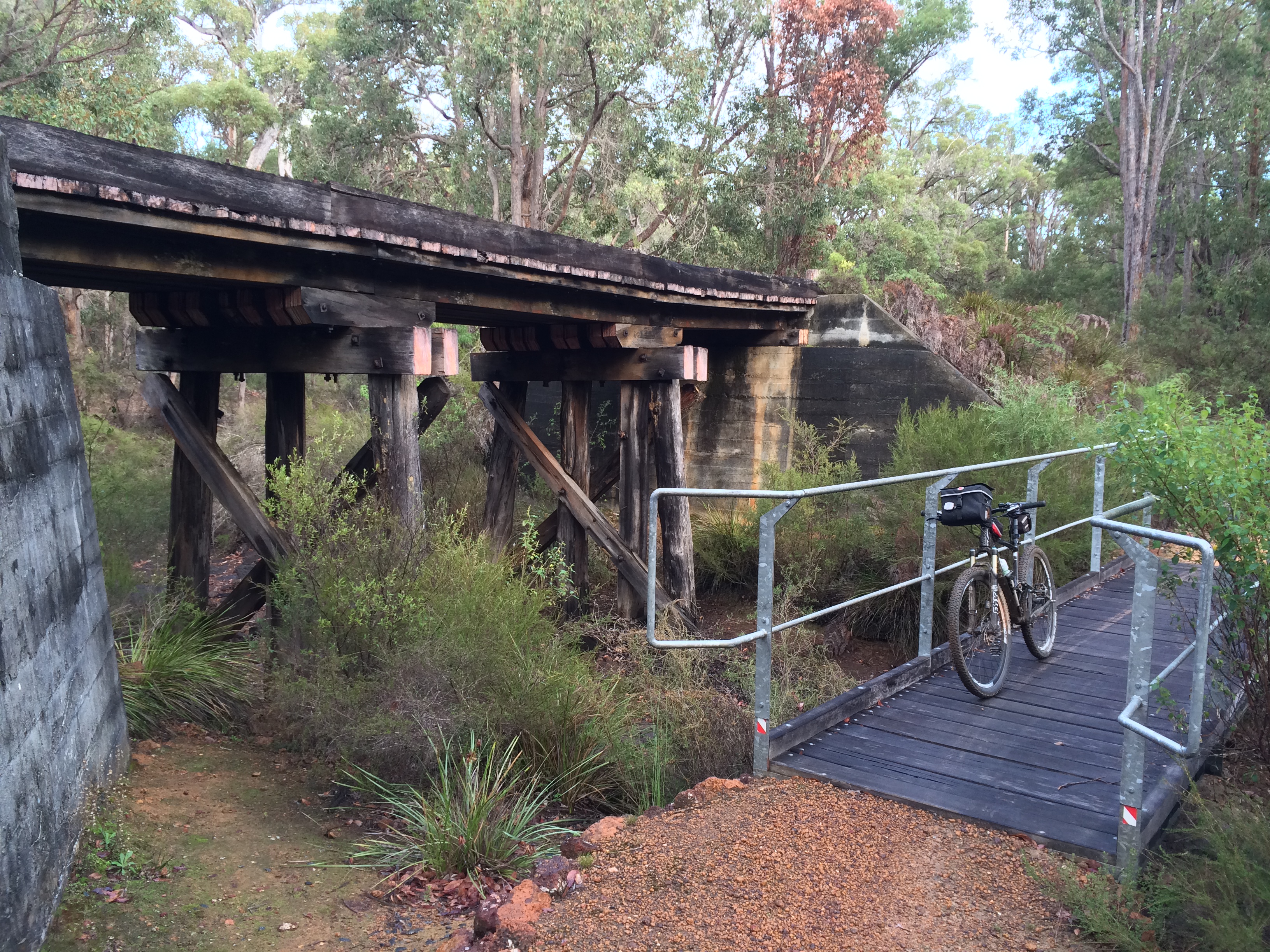 Sidings Trail rail bridge near Cambray Siding