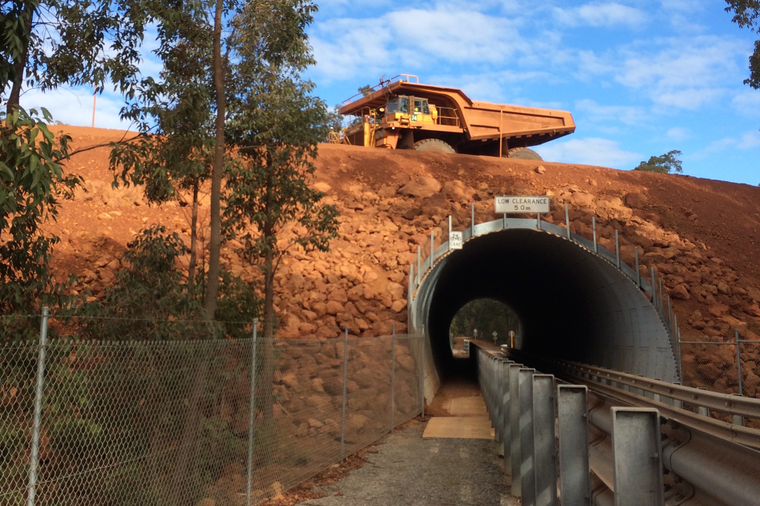 Cycle tunnel under haul road