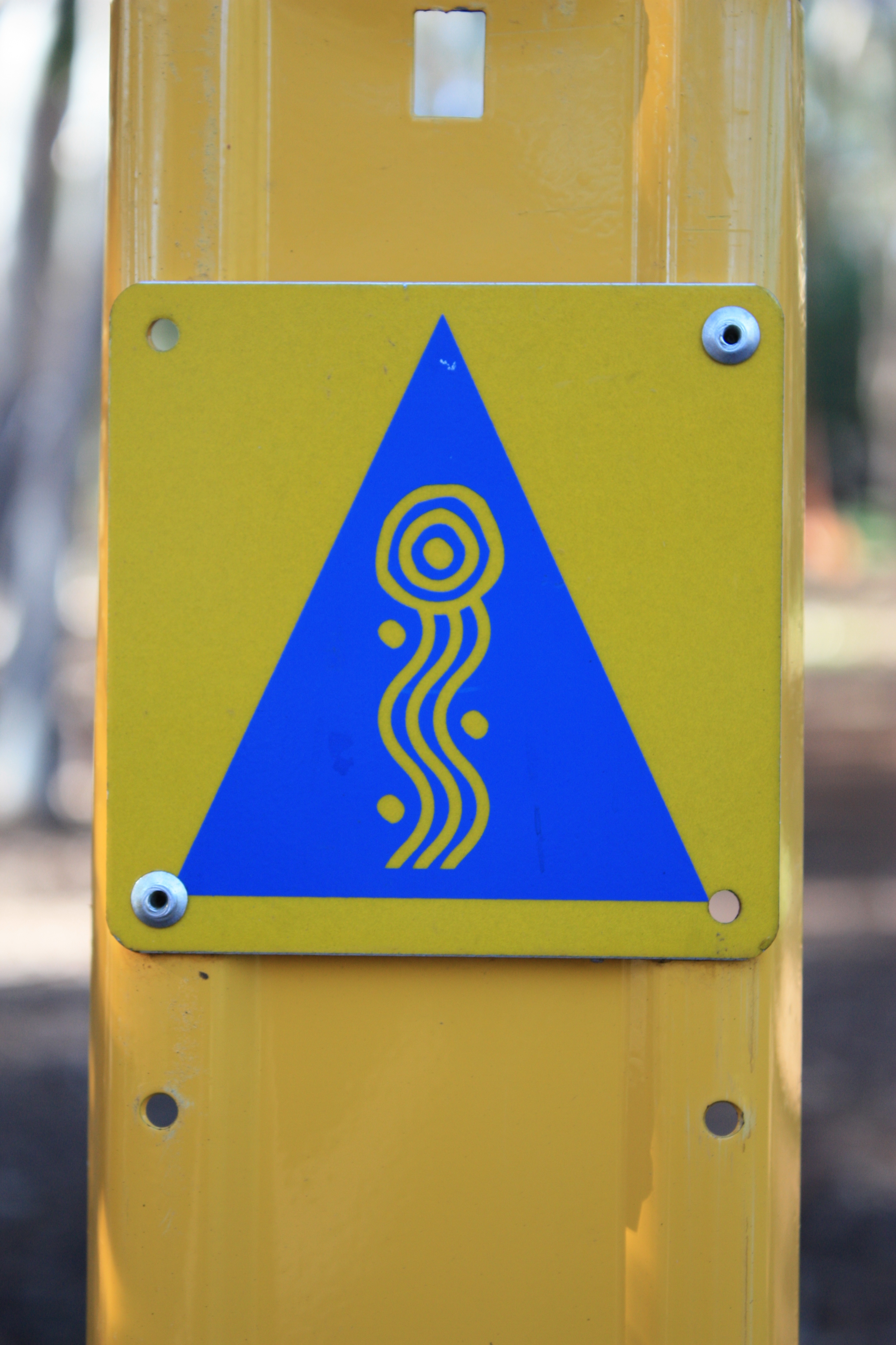 New style MB marker on post