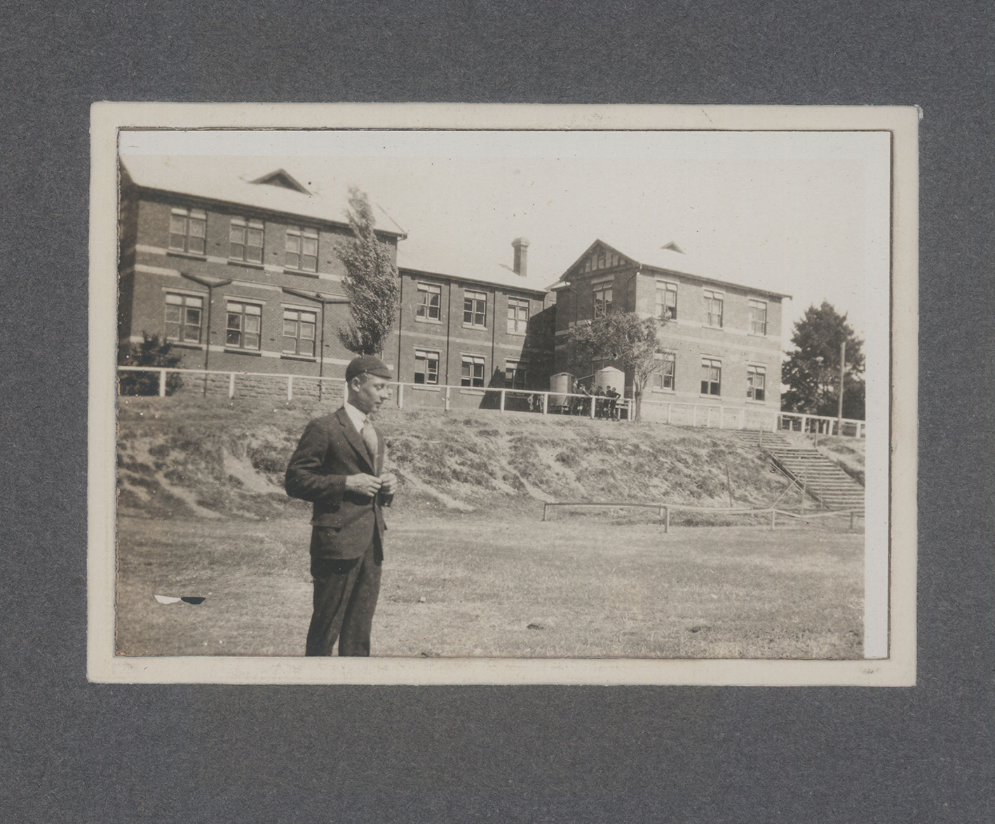 3c-1926-1928-m-block-building-shenton-road-and-student_2770.jpg