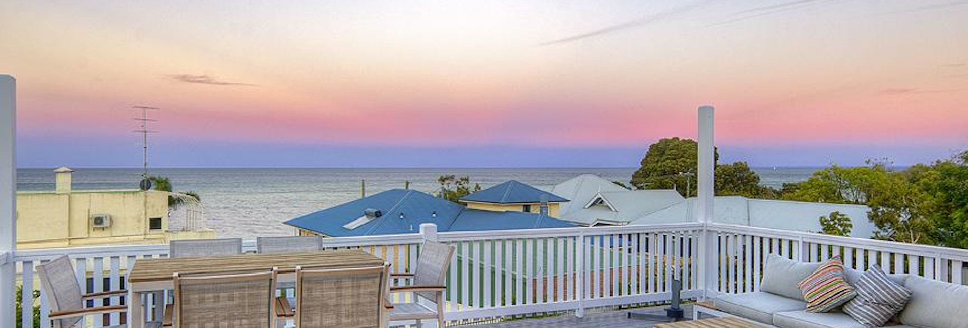 3 gibney street dunsborough has parking and dvd player