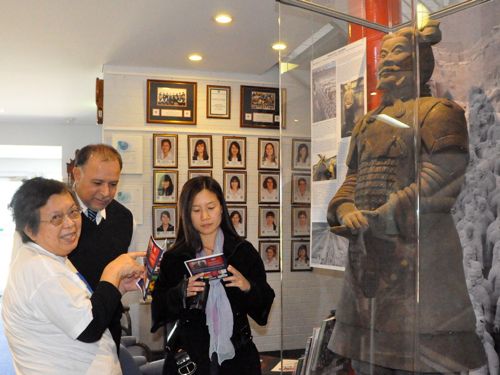 Grace Wang from Chen Jing Lun High School and Anita Chong from Mount Lawley SHS viewing the "General"