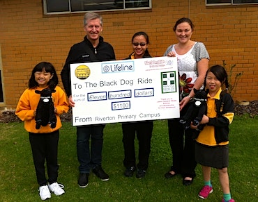 Local school learns about the black dog - Steve Andrews at Riverton Primary Campus