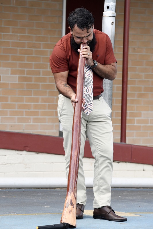 Jeffrey Farrell - Didgeridoo